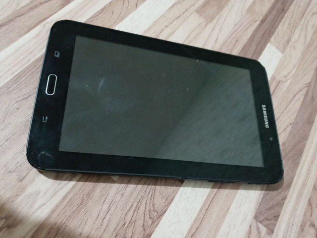 Vendo tablet samsung tab E ,para retirada de peças.