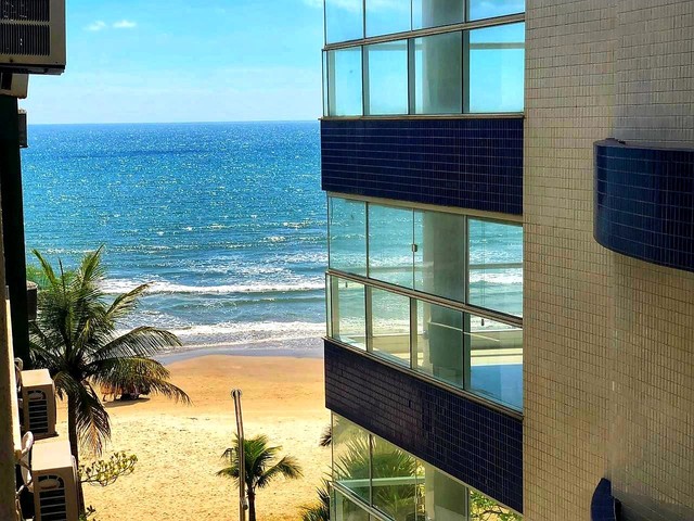 FRENTE MAR, apartamento lateral. Pé na areia. 3 quartos. Meia Praia, Itapema
