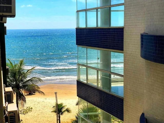 FRENTE MAR, apartamento lateral. Pé na areia. 3 quartos. Meia Praia, Itapema