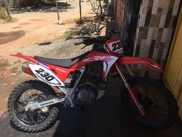 MOTO DE TRILHA