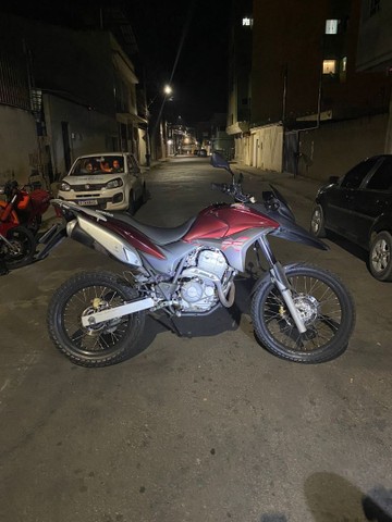 VENDO XRE 300, 21 PAGO, NADA PRA FAZER, 13MIL RECIBO EM BRANCO.