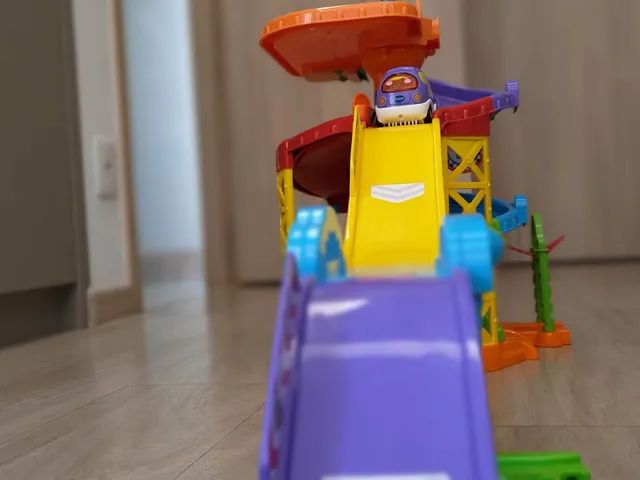 Pista com Carrinho - Torre de Estacionamento - Toot-Toot Drivers