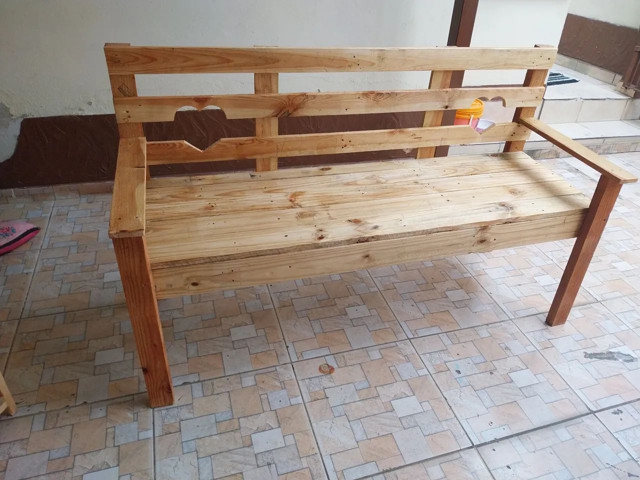 Banco de madeira de pallet 3 lugares