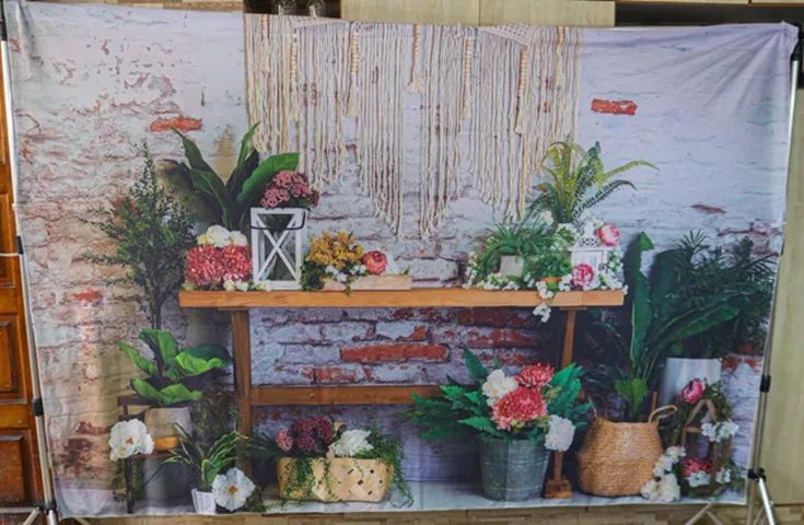 Fundo Fotográfico Tecido - parede tijolos floral 1,50x2,20 (cód ff36) ***usado somente uma - Foto 2