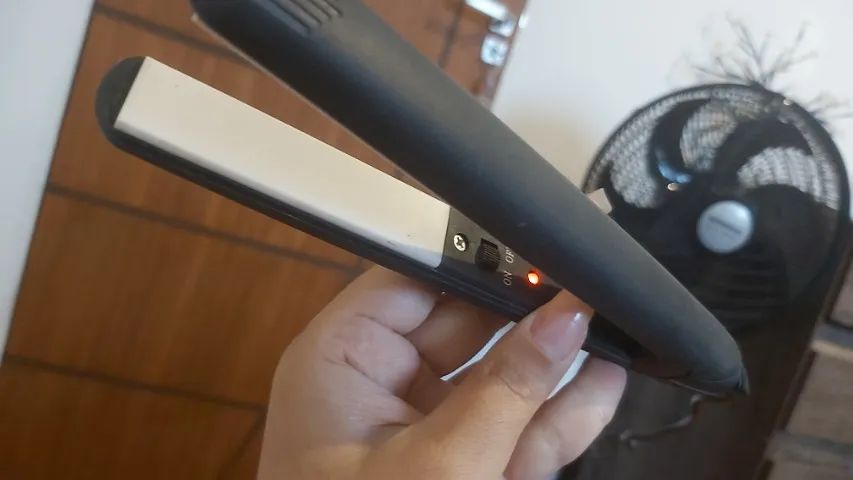 Prancha cerâmica portátil/ mini chapinha 