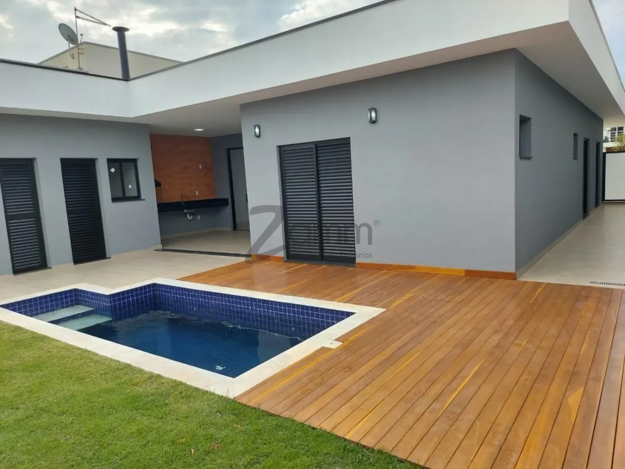 Casa a venda Swiss Park condomínio Lauerz; com ampla sala com pé direito duplo integrada a