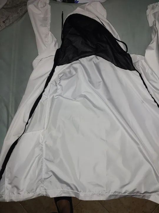Jaqueta Nike branco com capuz - Foto 4