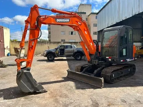 Miniescavadeira Doosan 75V 2014 8Ton.