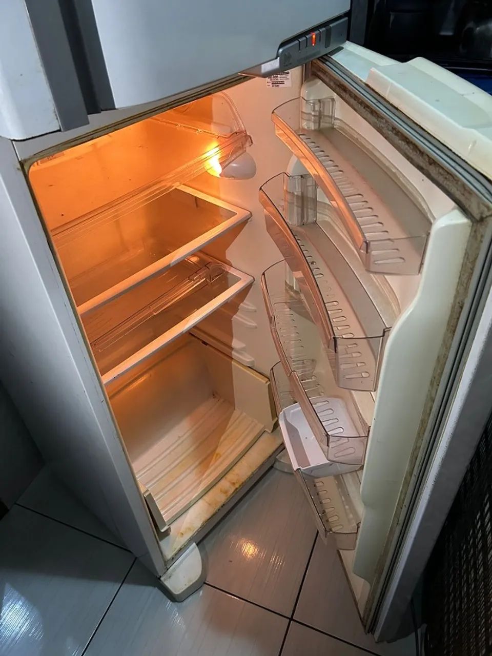 VENDO Geladeira Brastemp Frost Free Duplex 378 litros BRM42EBBNA - Foto 4