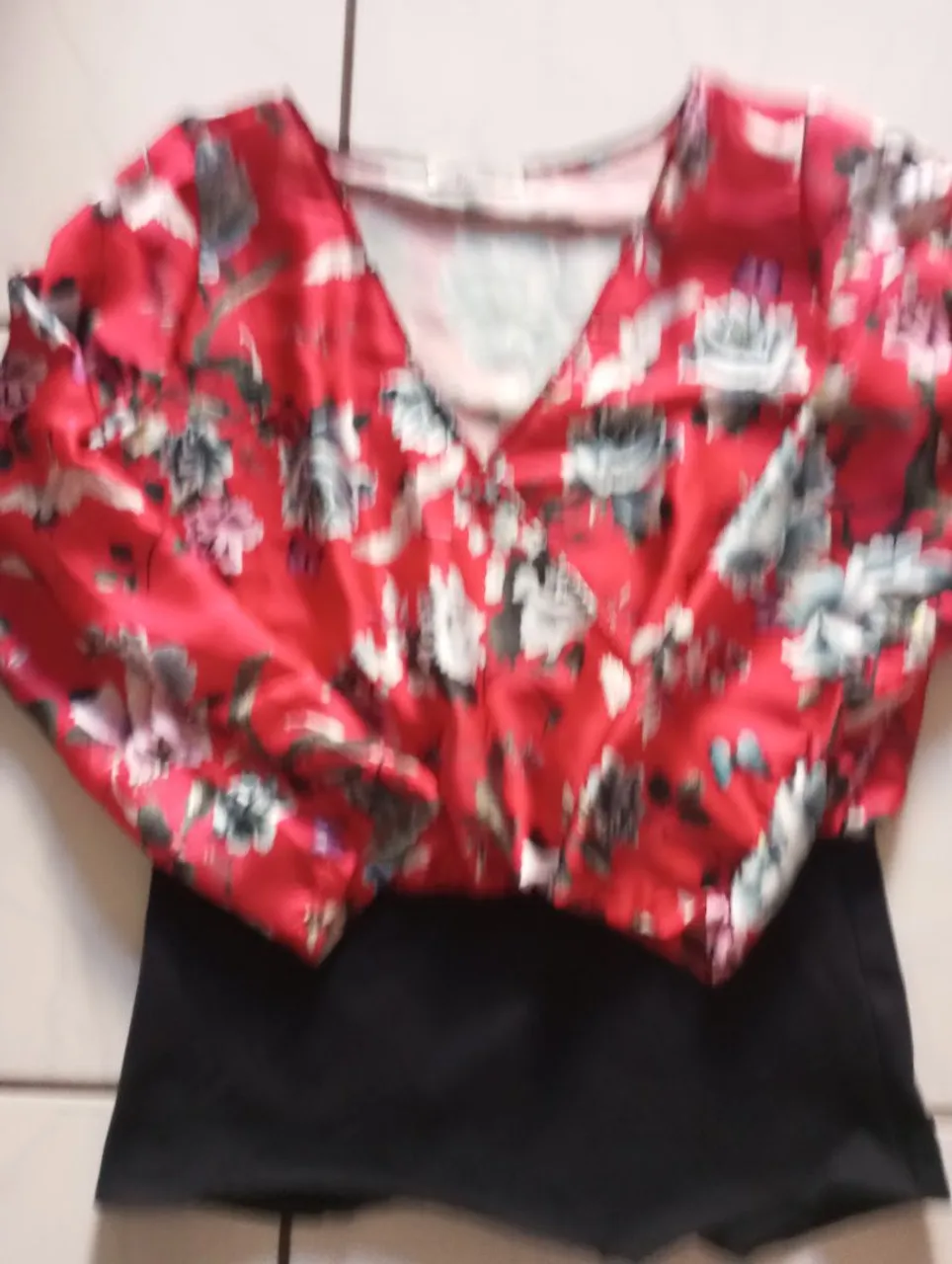 Blusa Feminina Estampada com Detalhe Preto