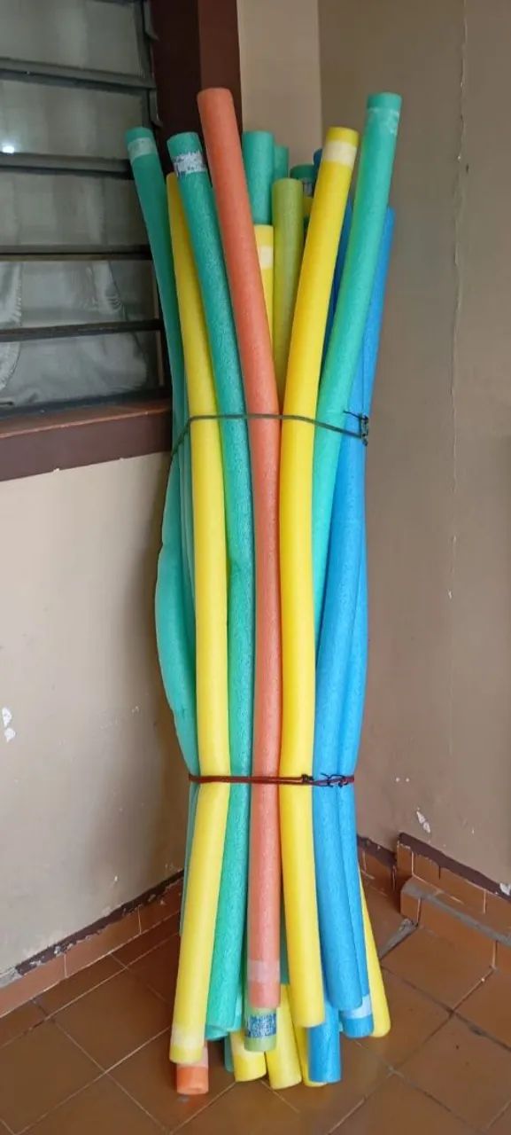 Diversão na Piscina com Brinquedos Aquáticos - Foto 2