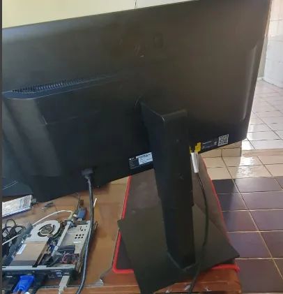 Monitor LED 24 LG, ajuste de altura e rotação - Foto 2