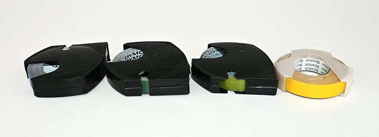 Rotuladora Manual Dymo com 4 fitas - Foto 6
