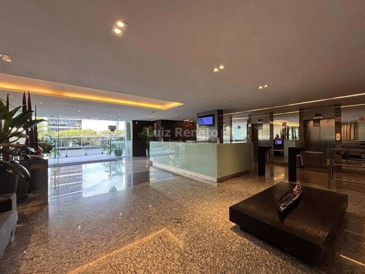 LOCAÇÃO  Loja com 222,93m² na Av. Raja Gabaglia