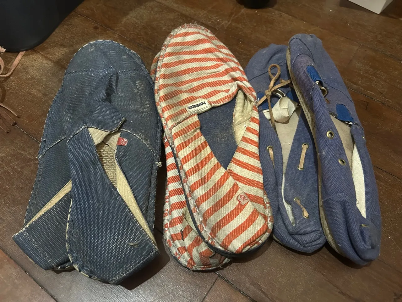Kit 3 pares de sapatos alpargatas muito usadas - pedo