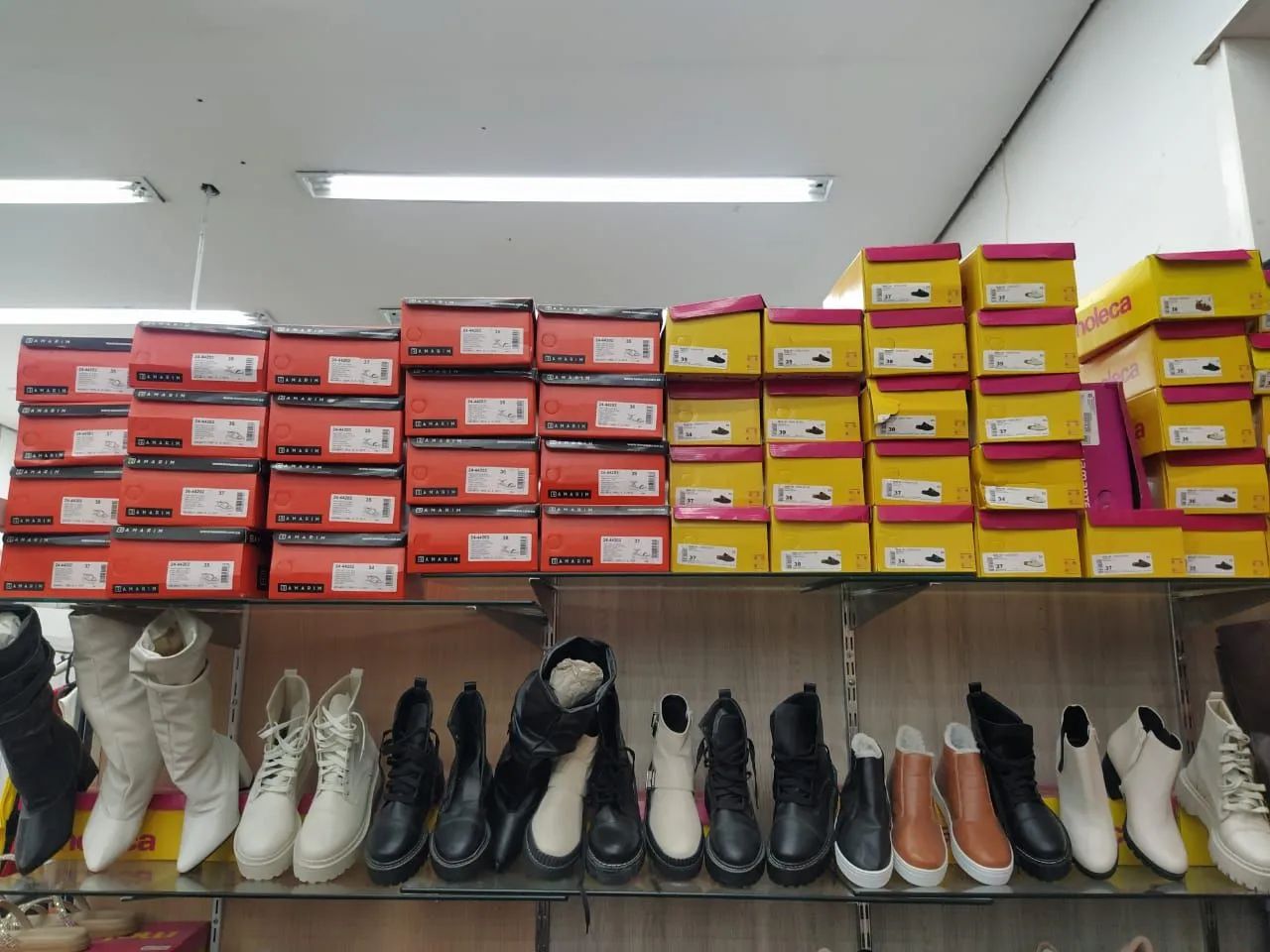 VENDE-SE LOJA DE CALÇADOS FEMININOS NO BRÁS Comércio e indústria