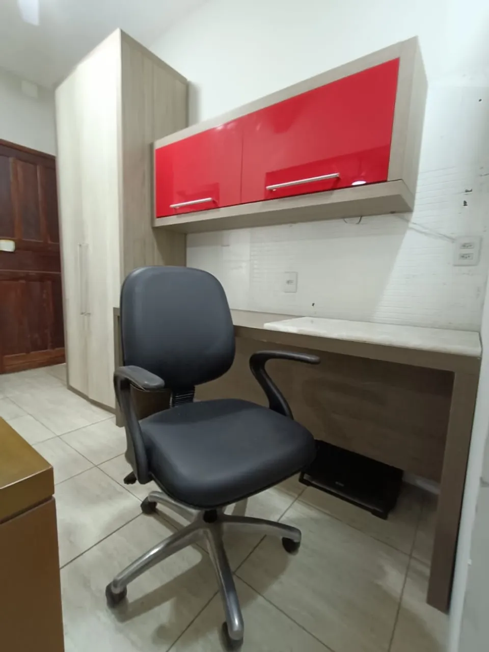 Conjunto Escritório Completo com Armário e Mesa