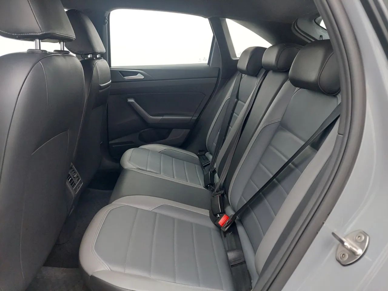 Volkswagen Nivus Highline 1.0 200 TSI Flex Aut., foto 17 de 18