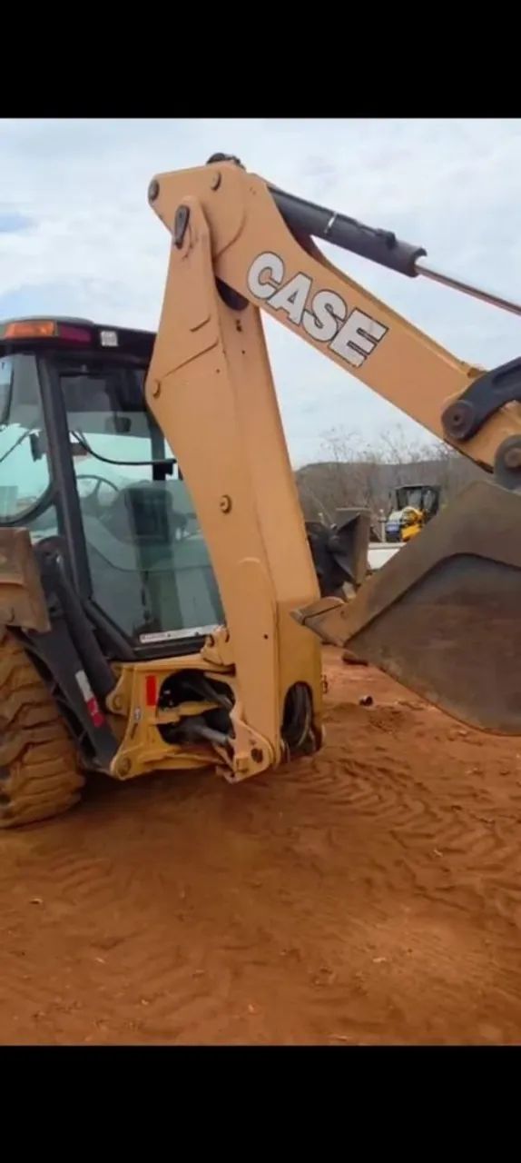 Retroescavadeira case 580n 4x4 ano 2017 - Foto 4