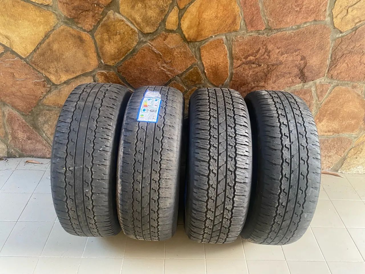 Pneus Bridgestone 265 65 R17