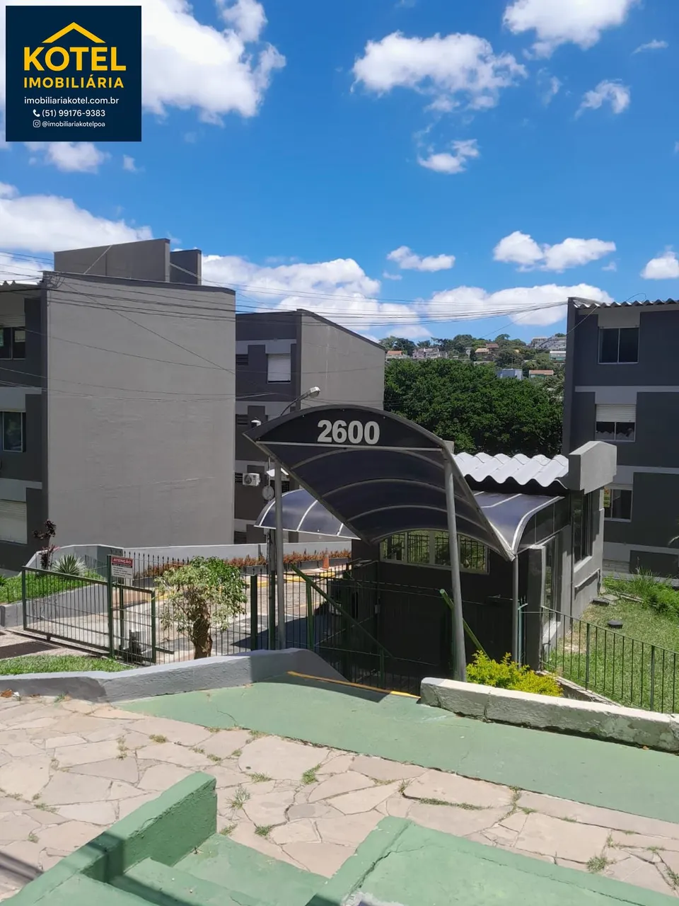 Apartamento com 02 dormitórios com vaga de garagem por convenção