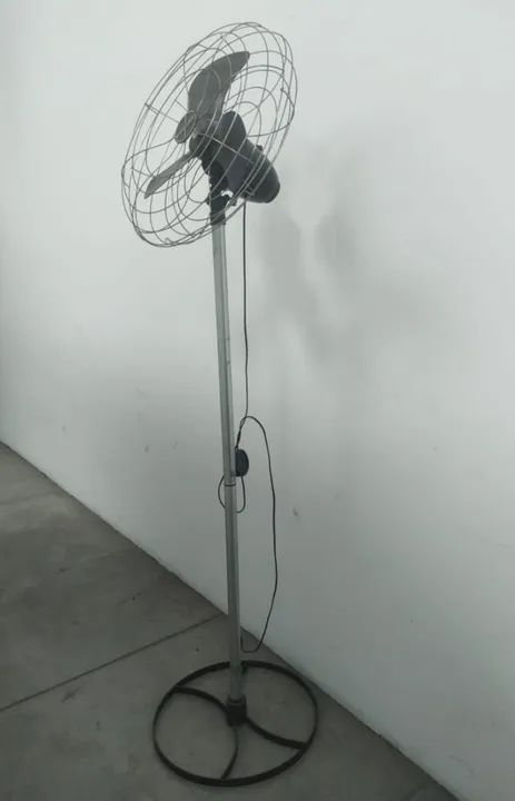 Ventilador de Pé Industrial - Grande Bivolt  - Foto 2