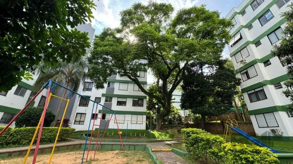 Apartamento de 2 dormitórios dependência e vaga