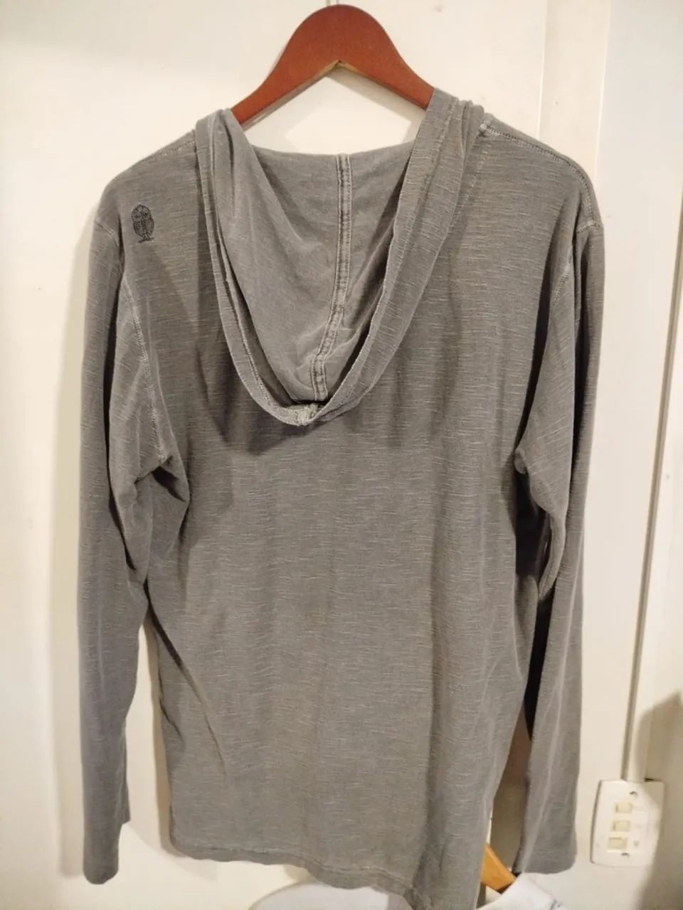 Blusa com Capuz Cinza - Foto 4