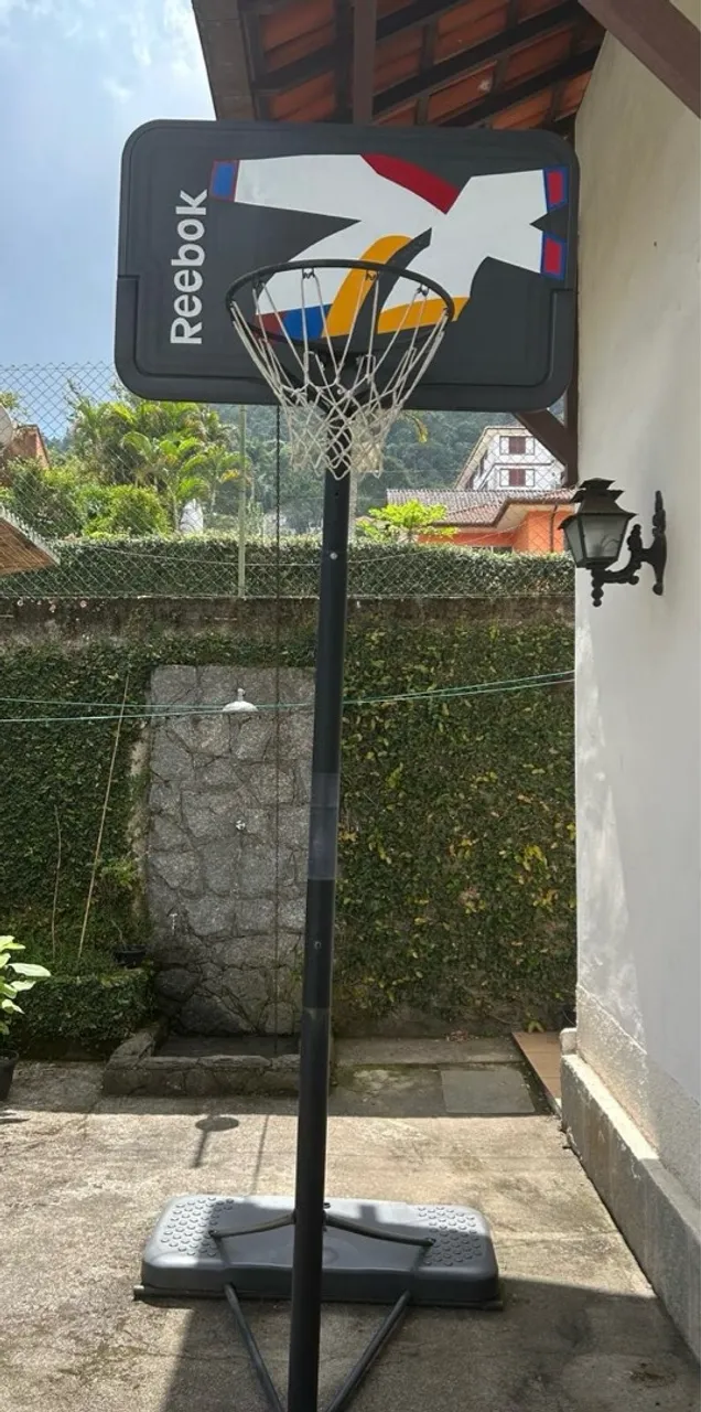 Cesta de Basquete Reebok - Usada