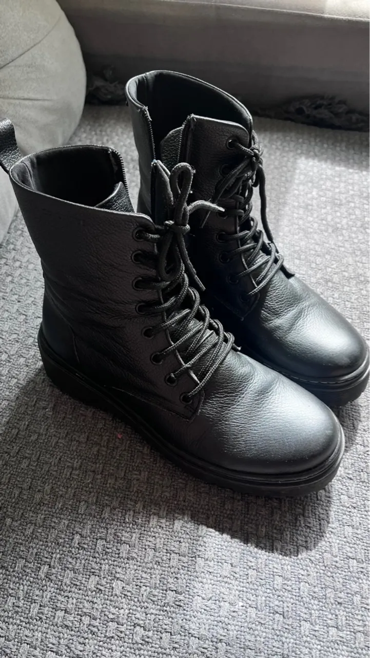 Bota coturno preta