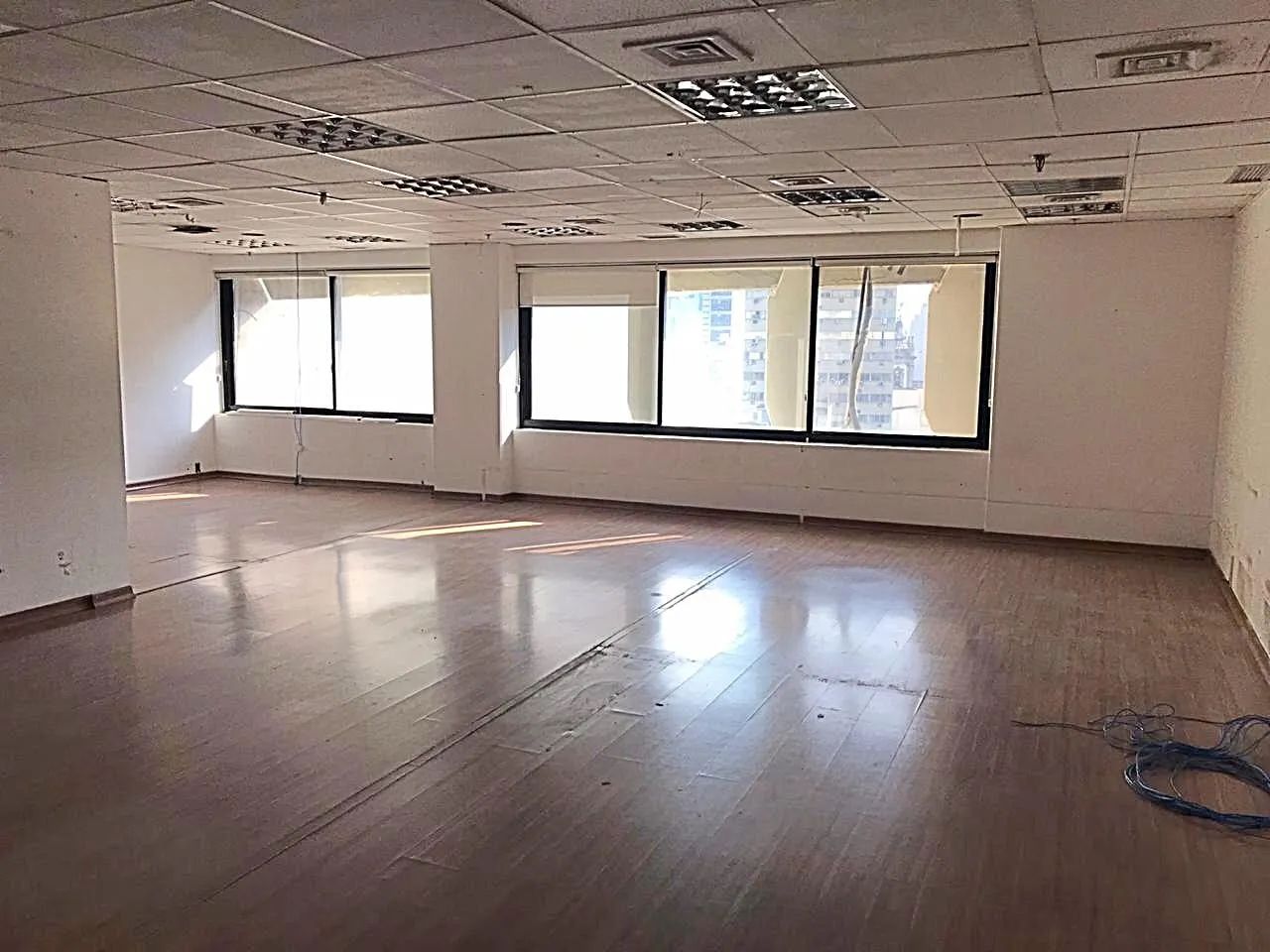 Excelente sala comercial, com 580 m2, 4 banheiros, localizado no coração do Rio de Janeiro - Foto 5