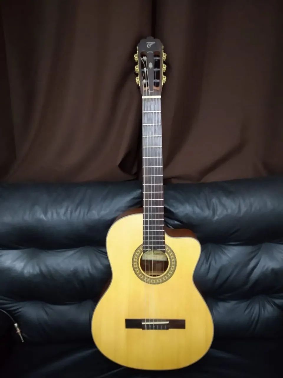Violão Tagima Walnut One Classic com pré Fishman Nylon 