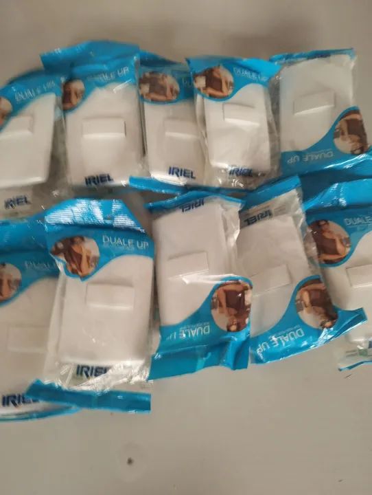 Tomadas e Interruptores Novos - Duais - Iriel - Foto 2
