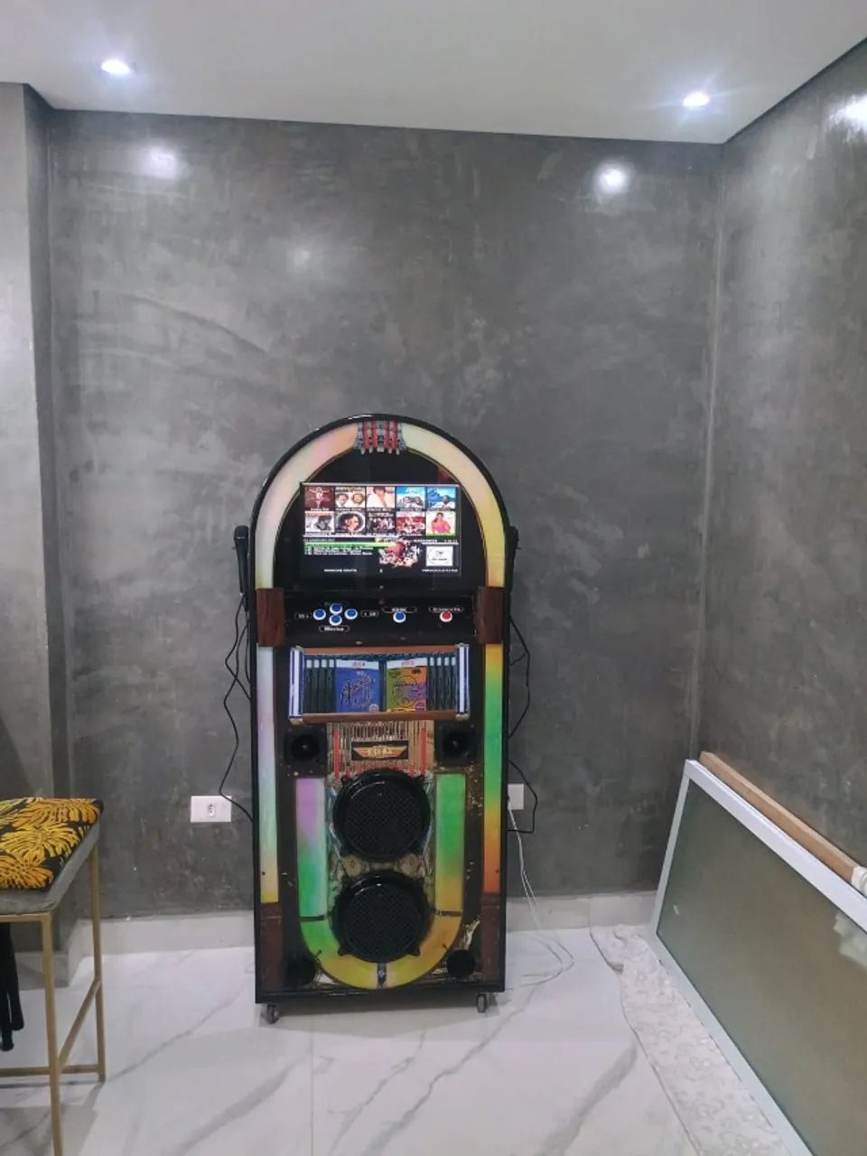 MAQUINA JUKEBOX COM KARAOKE