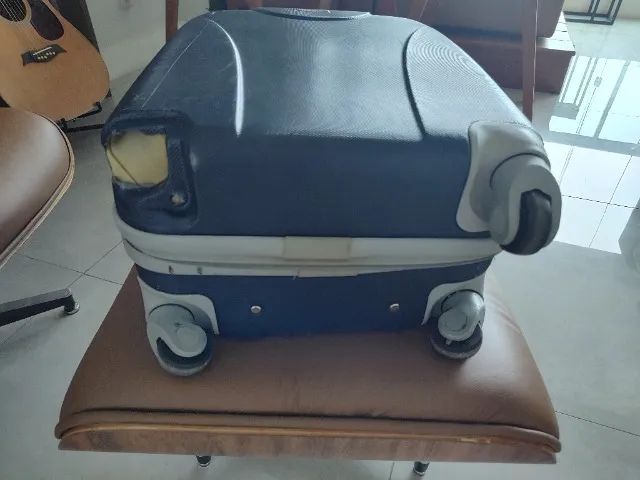 01 Mala Bagagem  10 kg - Faltando 01 das 04 rodas!!  - Vendo ou Troco.