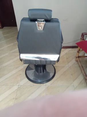 Cadeira de Barbeiro Ferrante , excelente estado de conservação. - Foto 3