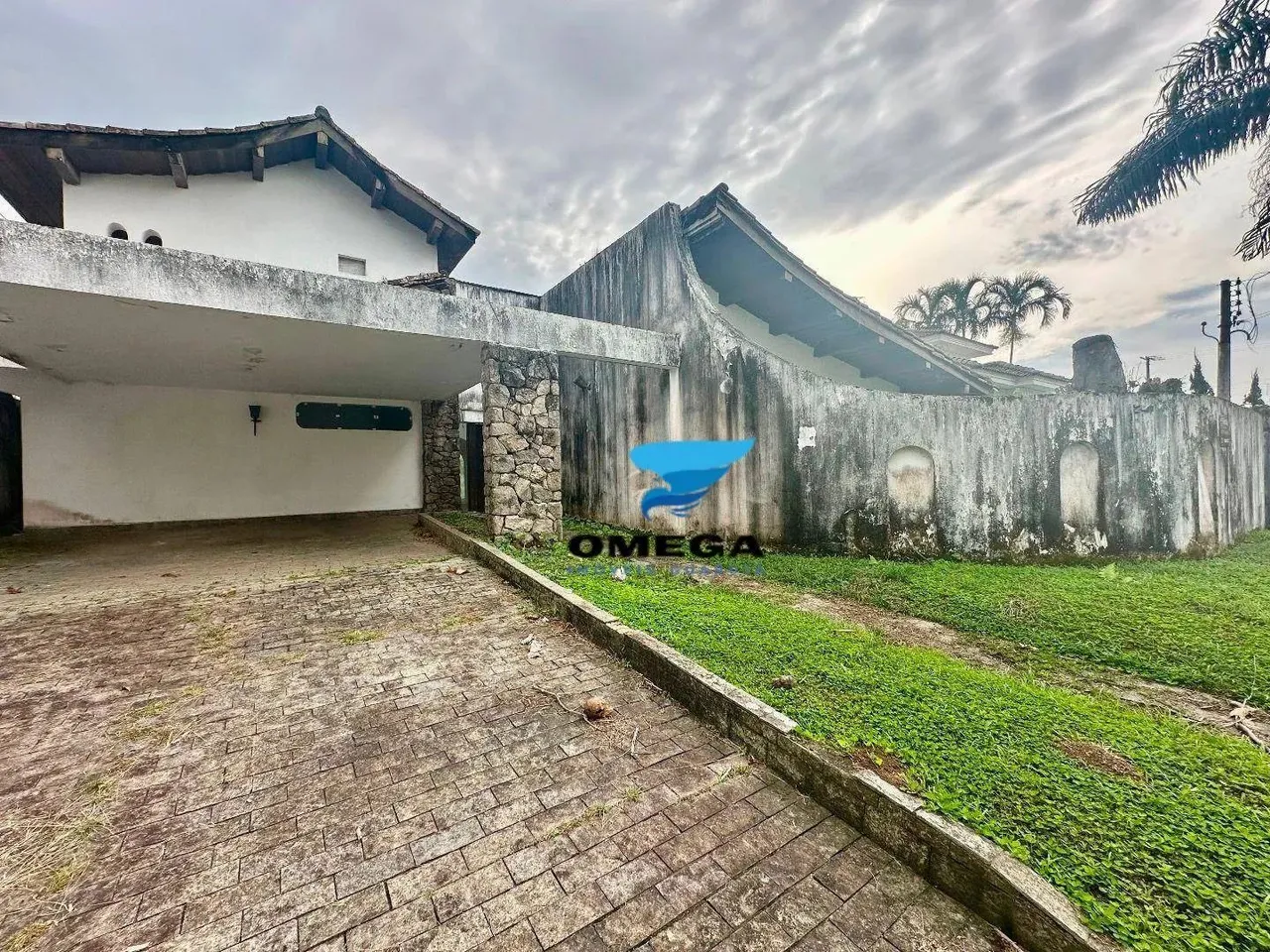 Casa à venda em Condomínio Jardim Acapulco no Guarujá | Omega Imóveis