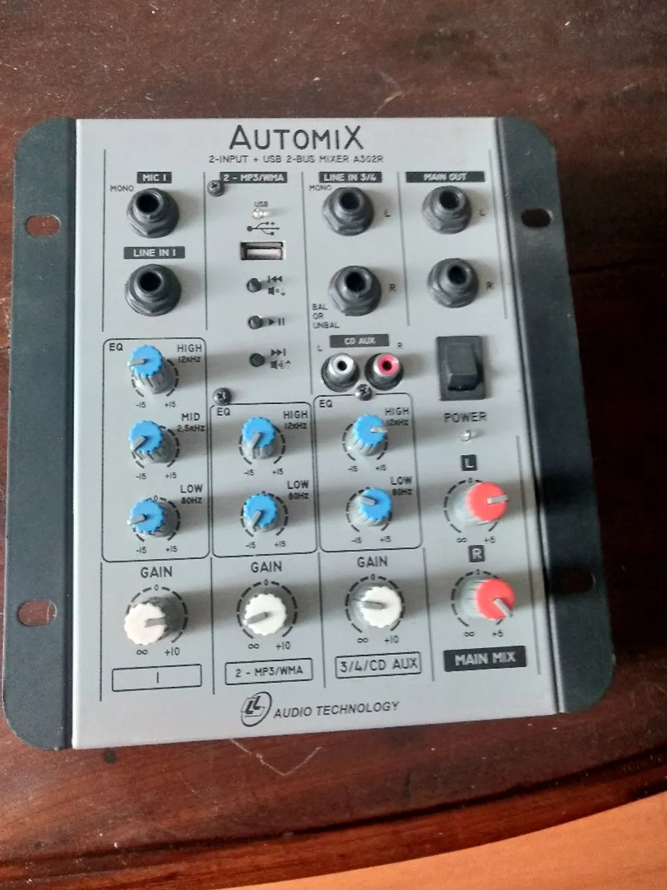 Mesa de Som Automix 2-Input + USB 2-Bus Mixer A302R