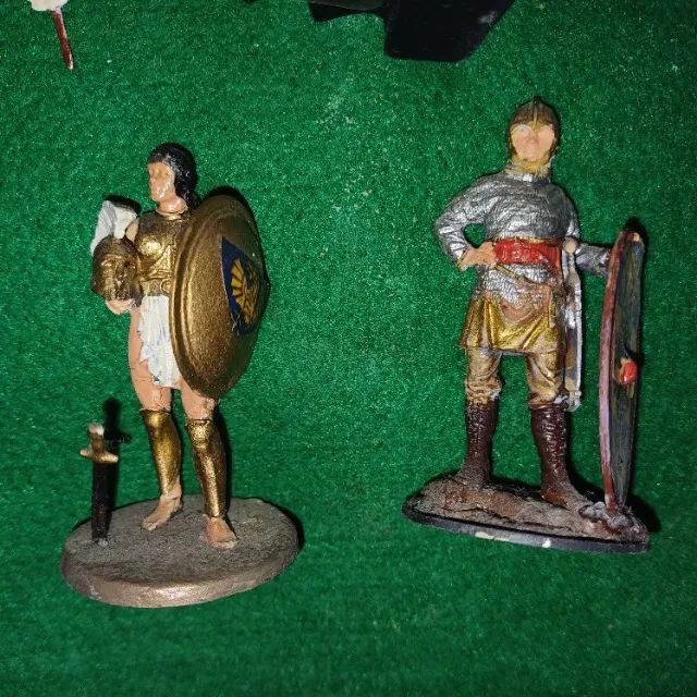 bonecos diversos montados e pintados  - Foto 2