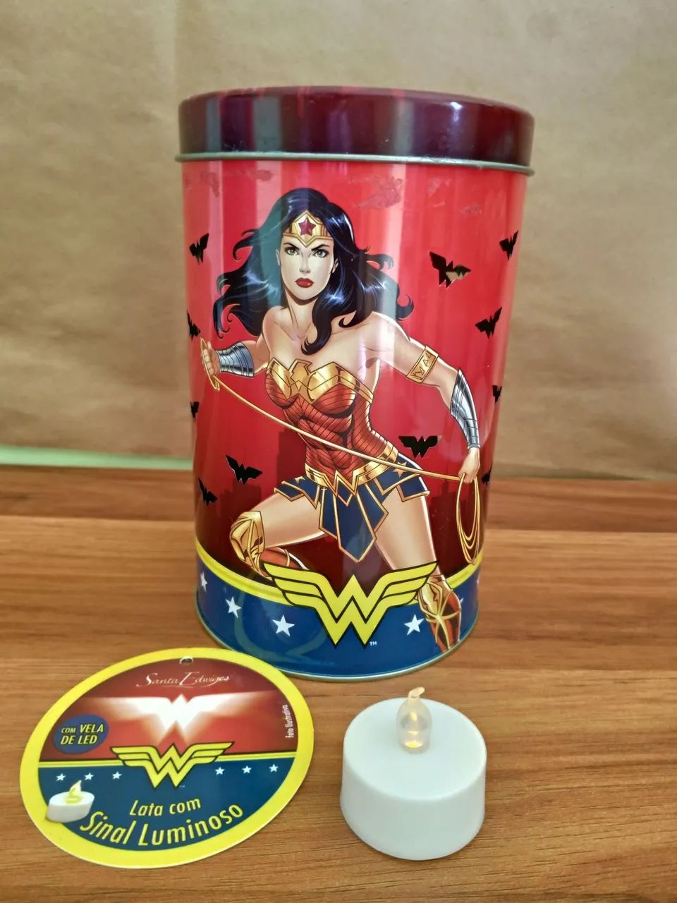 Lata Wonder Woman com Vela LED