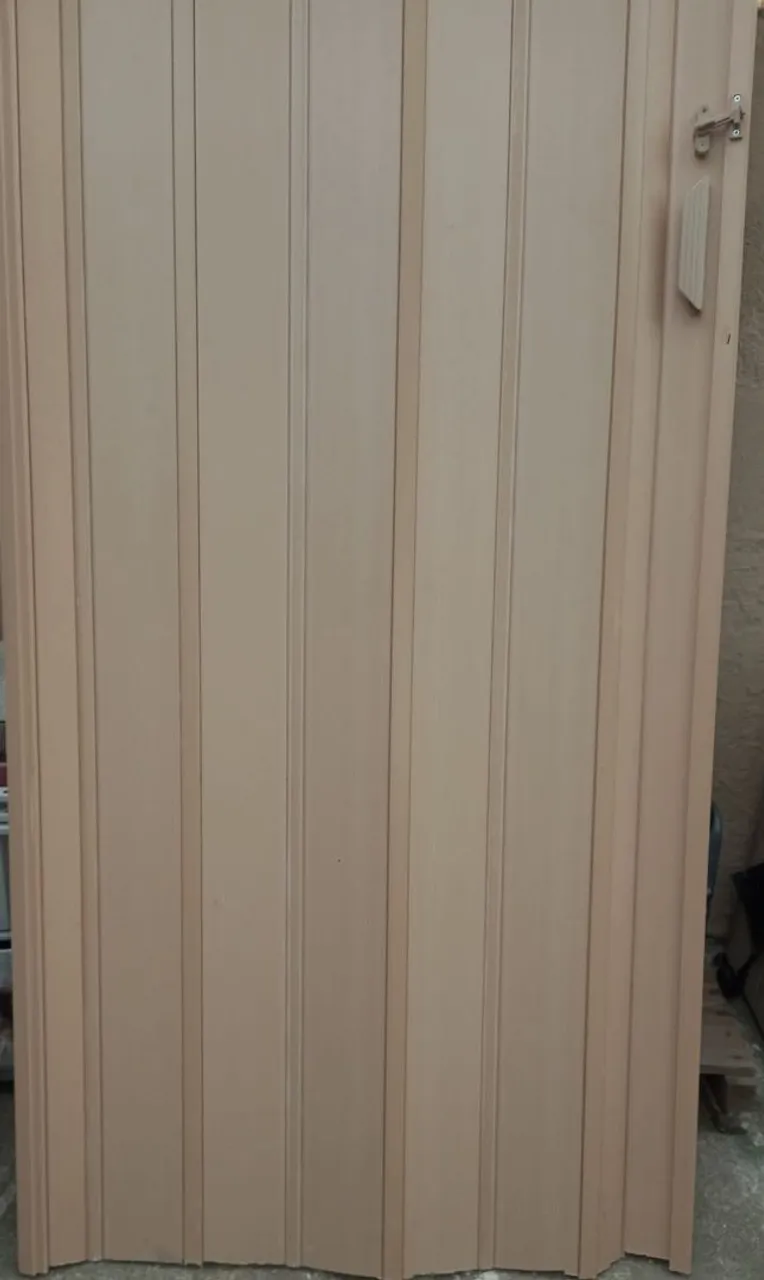 PORTA SANFONADA: PVC