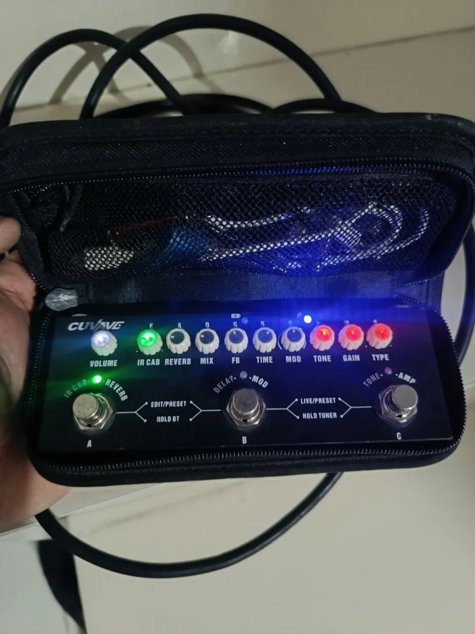 Pedal multi-efeitos para guitarra CUVAVE
