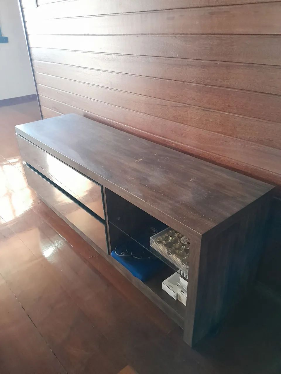 Lar Shopping Rack. 1.60 m W x 45 cm D x 58 cm H. With 2 drawers (1.05 cm wide) and 1 niche.