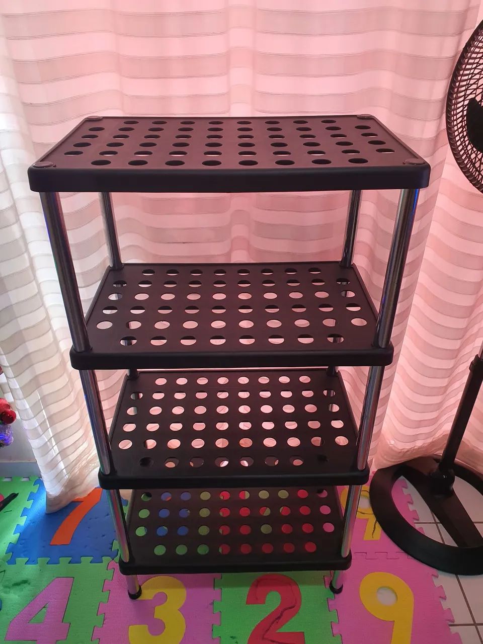 ESTANTE DE METAL E PLÁSTICO COM QUATRO PRATELEIRAS - Foto 3