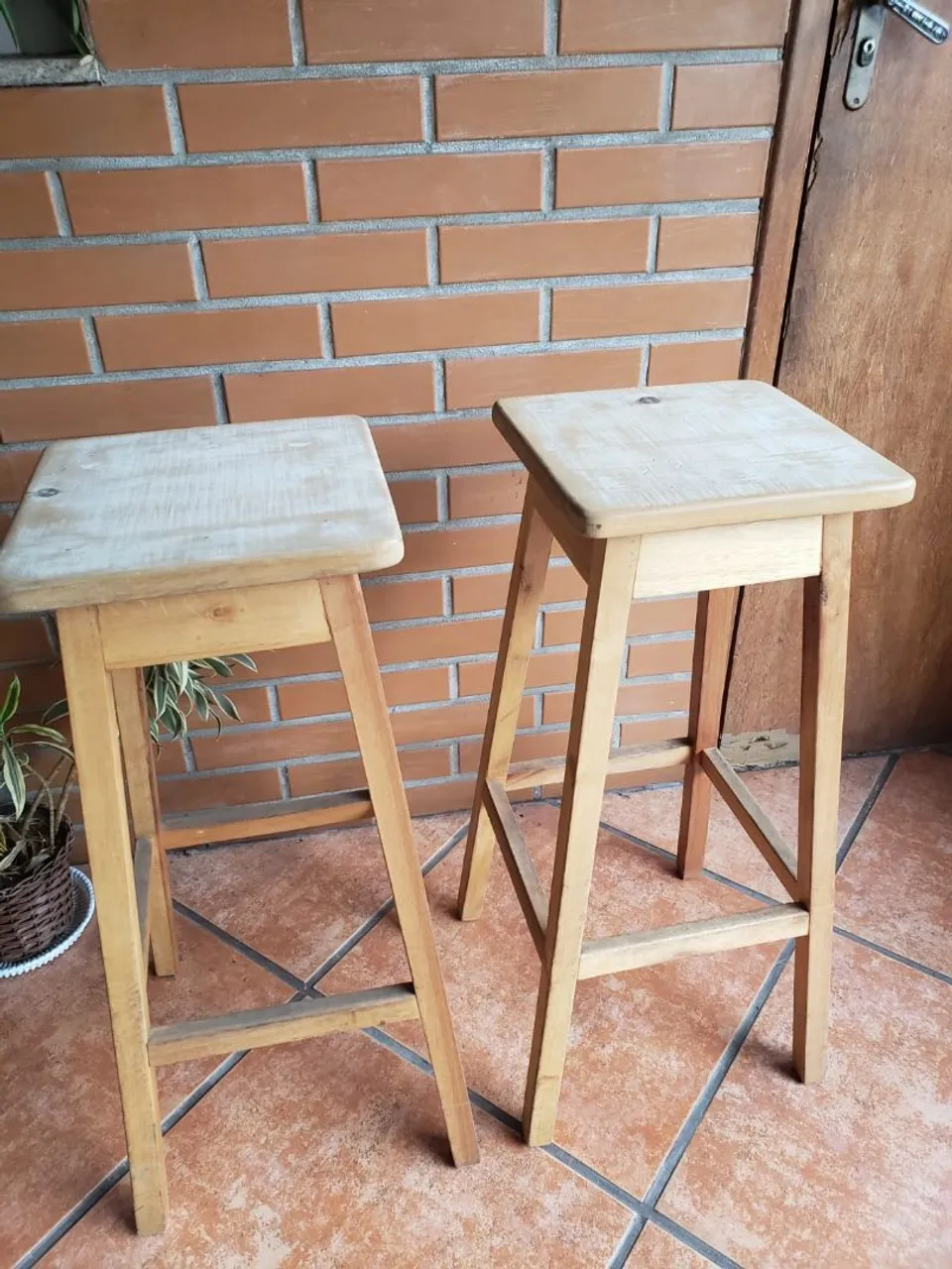 Banquetas de Madeira - Design Clássico