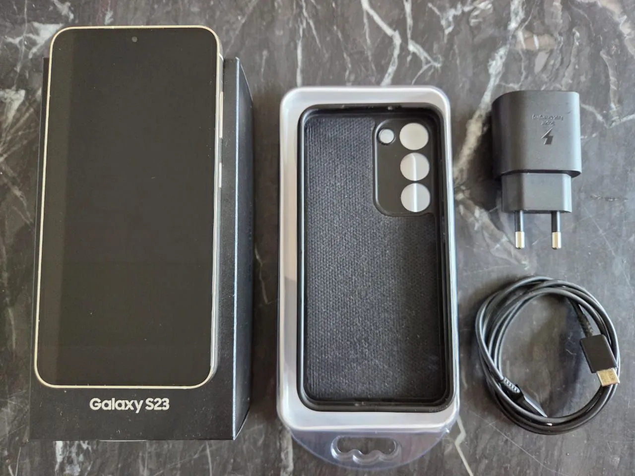 Vendo Celular Sansung S23 5G Creme com capa original e sem marca de uso