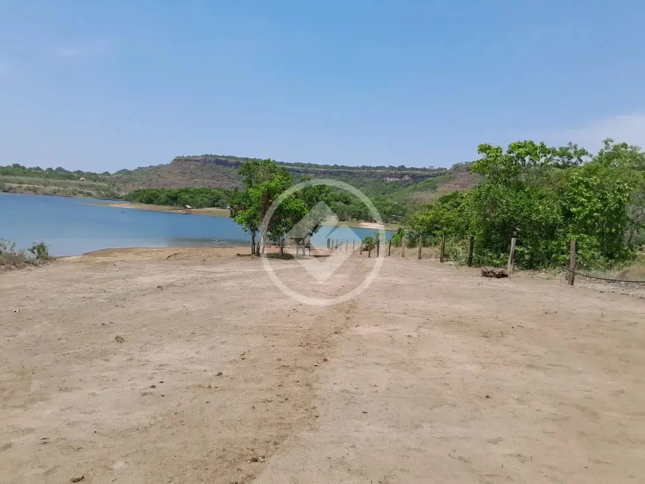 Vende-se Chácara no Manso (Água Fria) - 01 hectare - 2 Quartos - Chapada dos Guimarães (MT - Foto 2