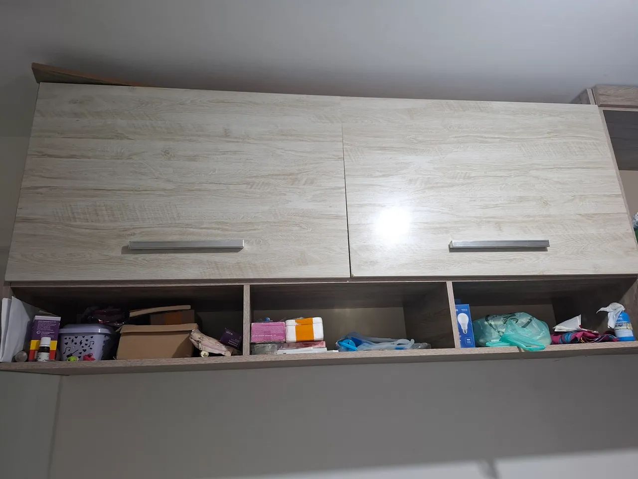 Armário aéreo modulado para quarto