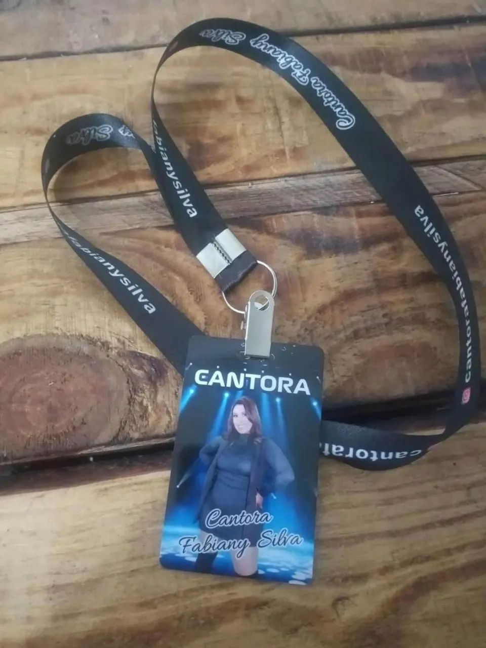 Crachás e Cordões Personalizados - Foto 2