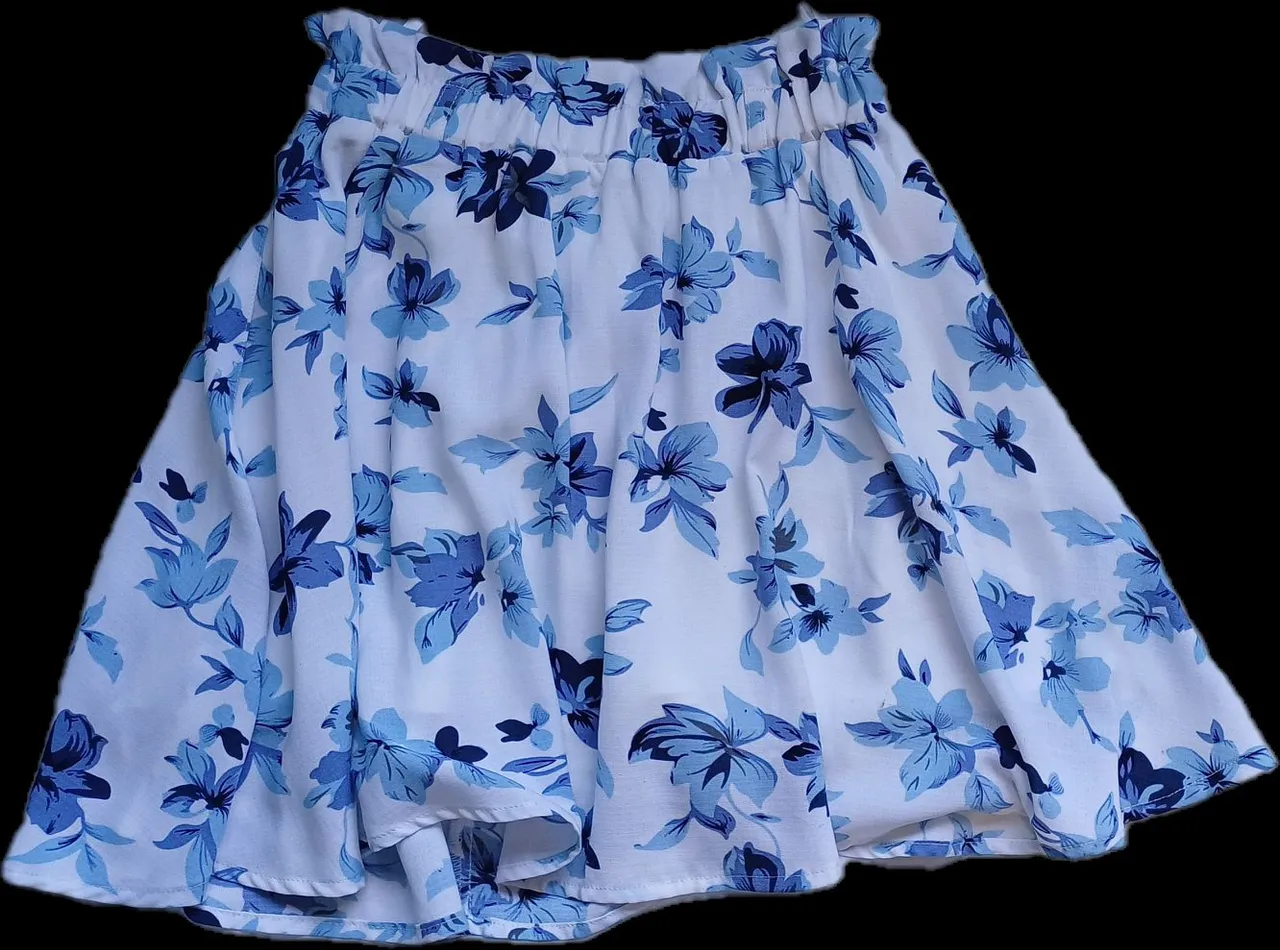 Saia floral azul e branca